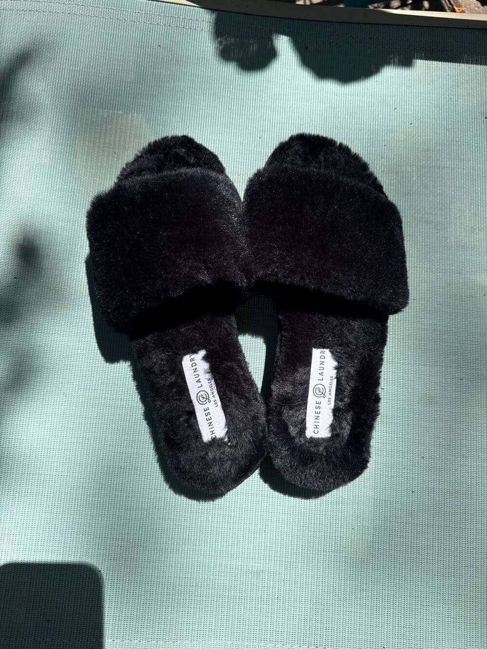 Chinese Laundry Black Faux Fur Slide Slippers Size 7